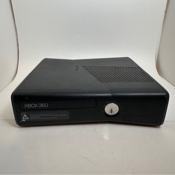 Xbox 360 Slim 250GB controller chargeable battery originalcables Kinect 9 games - Picture 4 of 11